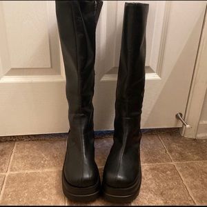 Can fit up to a size 8